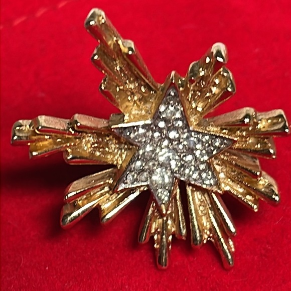 Trifari Single - Picture 7 of 11